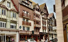 Le Trophée By M Hôtel Spa